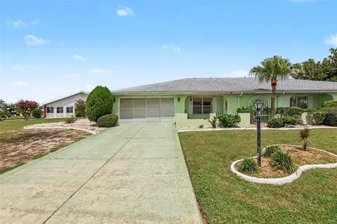 385 Club Manor Dr, Sun City Center, FL 33573