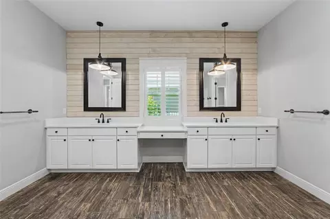 Bath - 5806 Shell Ridge Dr, Lithia, FL 33547 photo 2 of 5