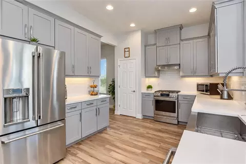 Kitchen - 11103 Great Neck Rd, Riverview, FL 33578 photo 2 of 4