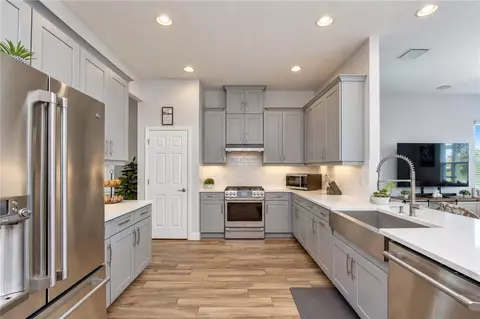Kitchen - 11103 Great Neck Rd, Riverview, FL 33578 photo 3 of 4