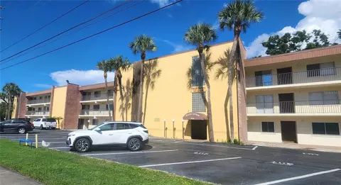 4435 1st St NE #111, Saint Petersburg, FL 33703
