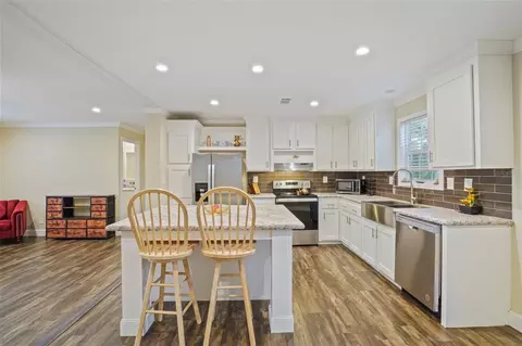 Kitchen - 12713 Darren Pl, Riverview, FL 33579 photo 3 of 6