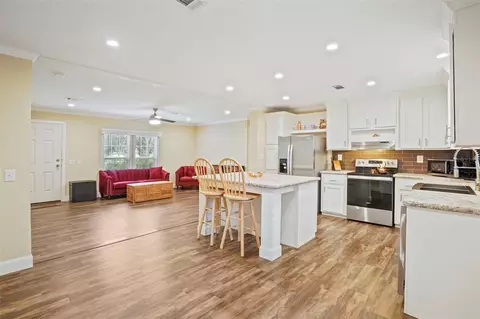 Kitchen - 12713 Darren Pl, Riverview, FL 33579 photo 6 of 6