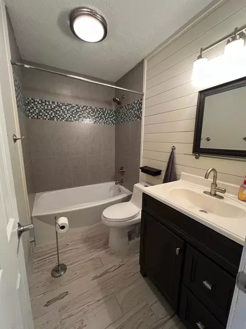 Bath - Undisclosed, Brandon, FL 33511 photo 3 of 3