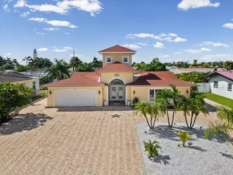 108 24th St, Belleair Beach, FL 33786