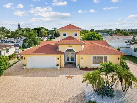 108 24th St, Belleair Beach, FL 33786