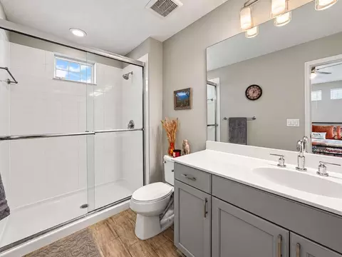 Bath - 3820 Shimmering Oaks Dr, Parrish, FL 34219 photo 2 of 3
