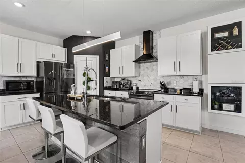 Kitchen - 11861 Brighton Knoll Loop, Riverview, FL 33579 photo 1 of 3