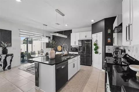 Kitchen - 11861 Brighton Knoll Loop, Riverview, FL 33579 photo 2 of 3