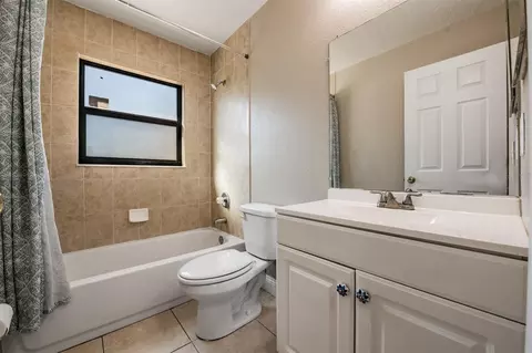 Bath - 12044 Elgin Blvd, Spring Hill, FL 34608 photo 3 of 3