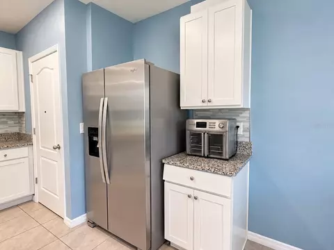 Kitchen - 175 Sunset Point Dr, Ormond Beach, FL 32174 photo 2 of 2