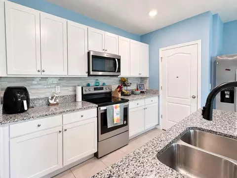 Kitchen - 175 Sunset Point Dr, Ormond Beach, FL 32174 photo 1 of 2