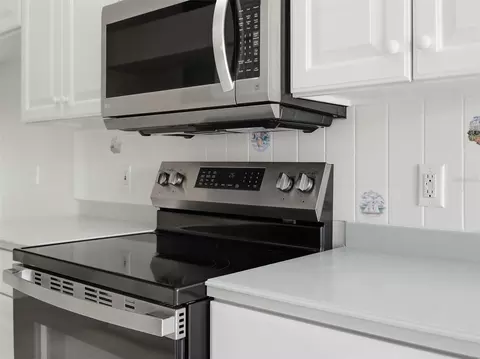 Kitchen - 1023 Almondwood Dr, New Port Richey, FL 34655 photo 3 of 4