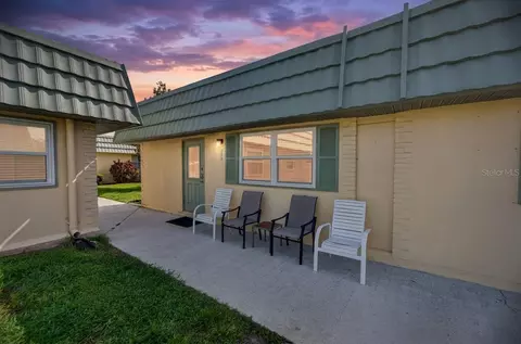 102 Cambridge Trl #220, Sun City Center, FL 33573
