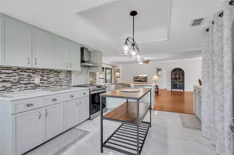Kitchen - 7801 Alafia Dr, Riverview, FL 33578 photo 4 of 5