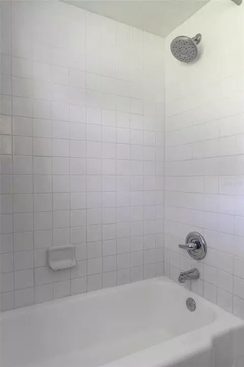 Bath - 397 36th St SE, Largo, FL 33771 photo 3 of 3