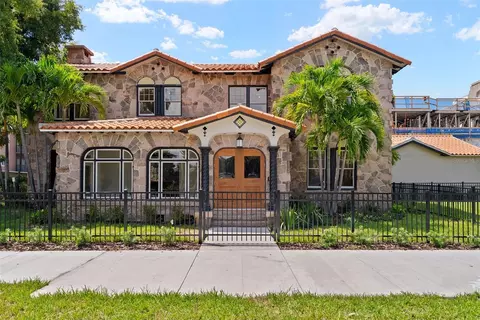 250 Mirror Lake Dr N, Saint Petersburg, FL 33701