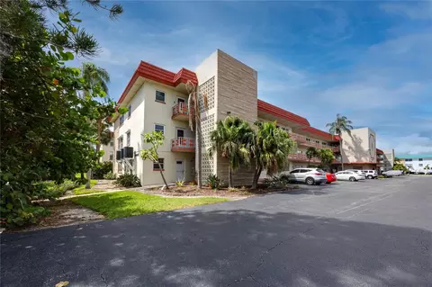 5840 30th Ave S #201, Gulfport, FL 33707