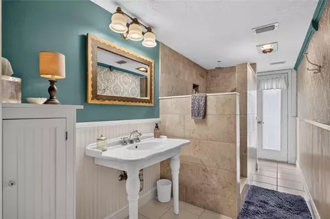 Bath - 906 Retriever Ave, Seffner, FL 33584 photo 6 of 8