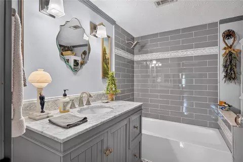 Bath - 906 Retriever Ave, Seffner, FL 33584 photo 3 of 8
