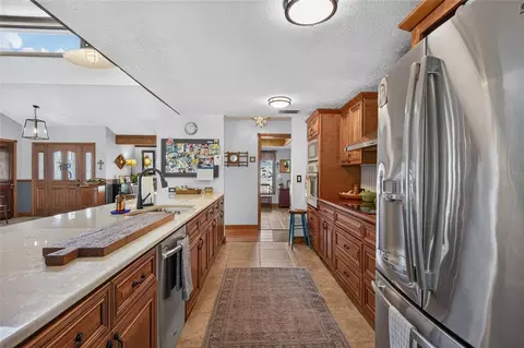 Kitchen - 906 Retriever Ave, Seffner, FL 33584 photo 6 of 7