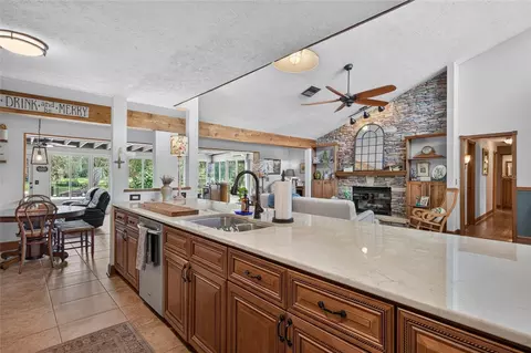 Kitchen - 906 Retriever Ave, Seffner, FL 33584 photo 7 of 7