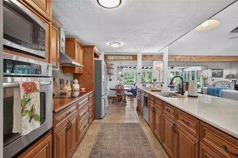Kitchen - 906 Retriever Ave, Seffner, FL 33584 photo 5 of 7