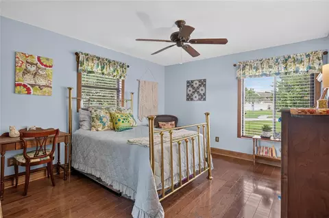 Bedroom - 906 Retriever Ave, Seffner, FL 33584 photo 4 of 9