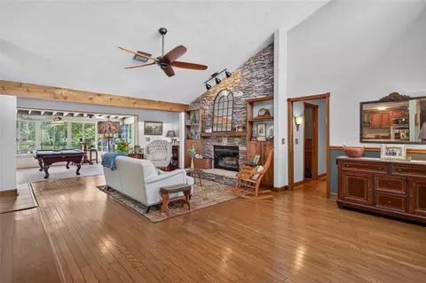 Living - 906 Retriever Ave, Seffner, FL 33584 photo 1 of 2