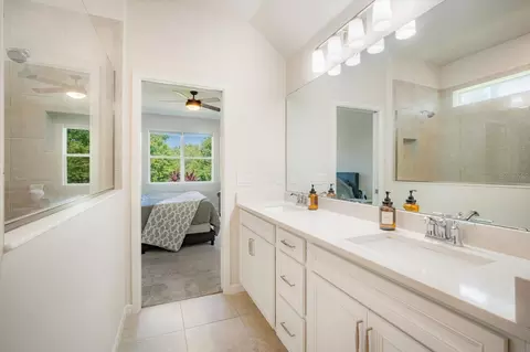 Bath - 13157 Peachleaf Ave, Riverview, FL 33579 photo 1 of 4