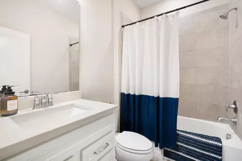 Bath - 13157 Peachleaf Ave, Riverview, FL 33579 photo 3 of 4