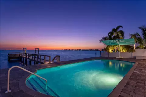 7989 Causeway Blvd N, Saint Petersburg, FL 33707