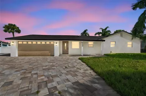 8725 Thornwood Ln, Tampa, FL 33615