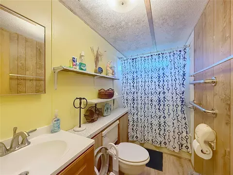 Bath - 19884 SE 110th Ct, Inglis, FL 34449 photo 3 of 3