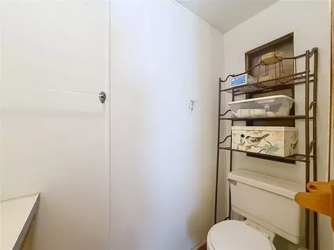 Bath - 19884 SE 110th Ct, Inglis, FL 34449 photo 2 of 3