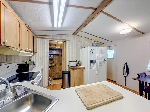 Kitchen - 19884 SE 110th Ct, Inglis, FL 34449 photo 2 of 3