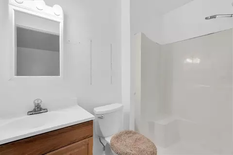 Bath - 373 5th St NW, Largo, FL 33770 photo 2 of 8