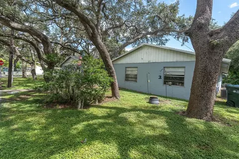 Exterior - 373 5th St NW, Largo, FL 33770 photo 8 of 8