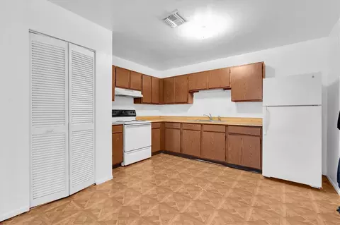 Kitchen - 373 5th St NW, Largo, FL 33770 photo 1 of 10