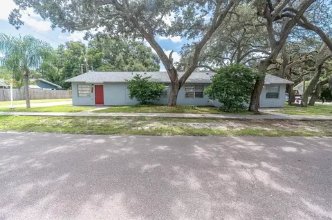 Exterior - 373 5th St NW, Largo, FL 33770 photo 2 of 8