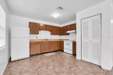 Kitchen - 373 5th St NW, Largo, FL 33770 photo 6 of 10