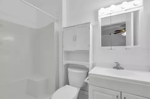 Bath - 373 5th St NW, Largo, FL 33770 photo 3 of 8