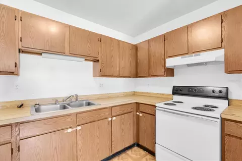 Kitchen - 373 5th St NW, Largo, FL 33770 photo 5 of 10