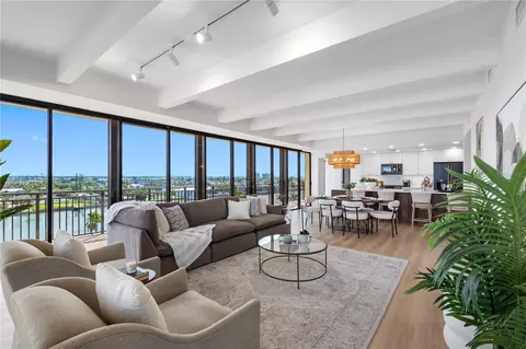 7600 Bayshore Dr #606, Treasure Island, FL 33706