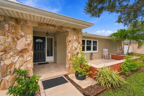 1967 Arvis Cir E, Clearwater, FL 33764