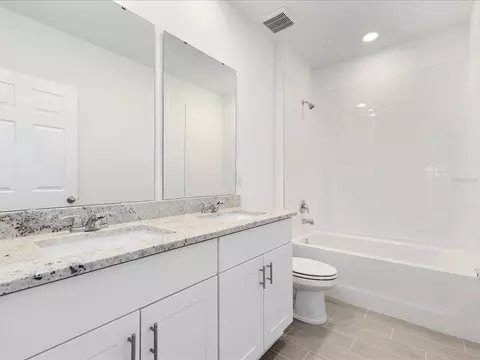 Bath - 10846 Budding Blossom Ct, Parrish, FL 34219 photo 3 of 3