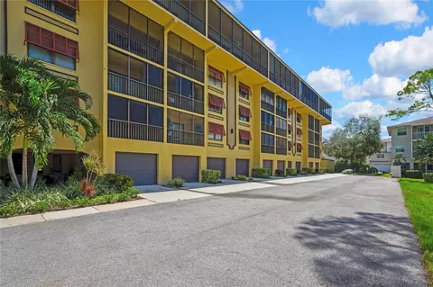 5775 Park St N #402, Saint Petersburg, FL 33709