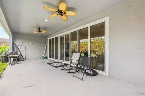 Exterior - 7612 Paradiso Dr, Apollo Beach, FL 33572 photo 4 of 10