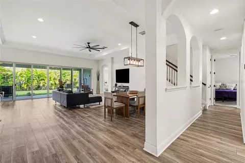 Entry Way - 7612 Paradiso Dr, Apollo Beach, FL 33572 photo 2 of 2