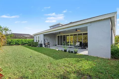 Exterior - 7612 Paradiso Dr, Apollo Beach, FL 33572 photo 5 of 10